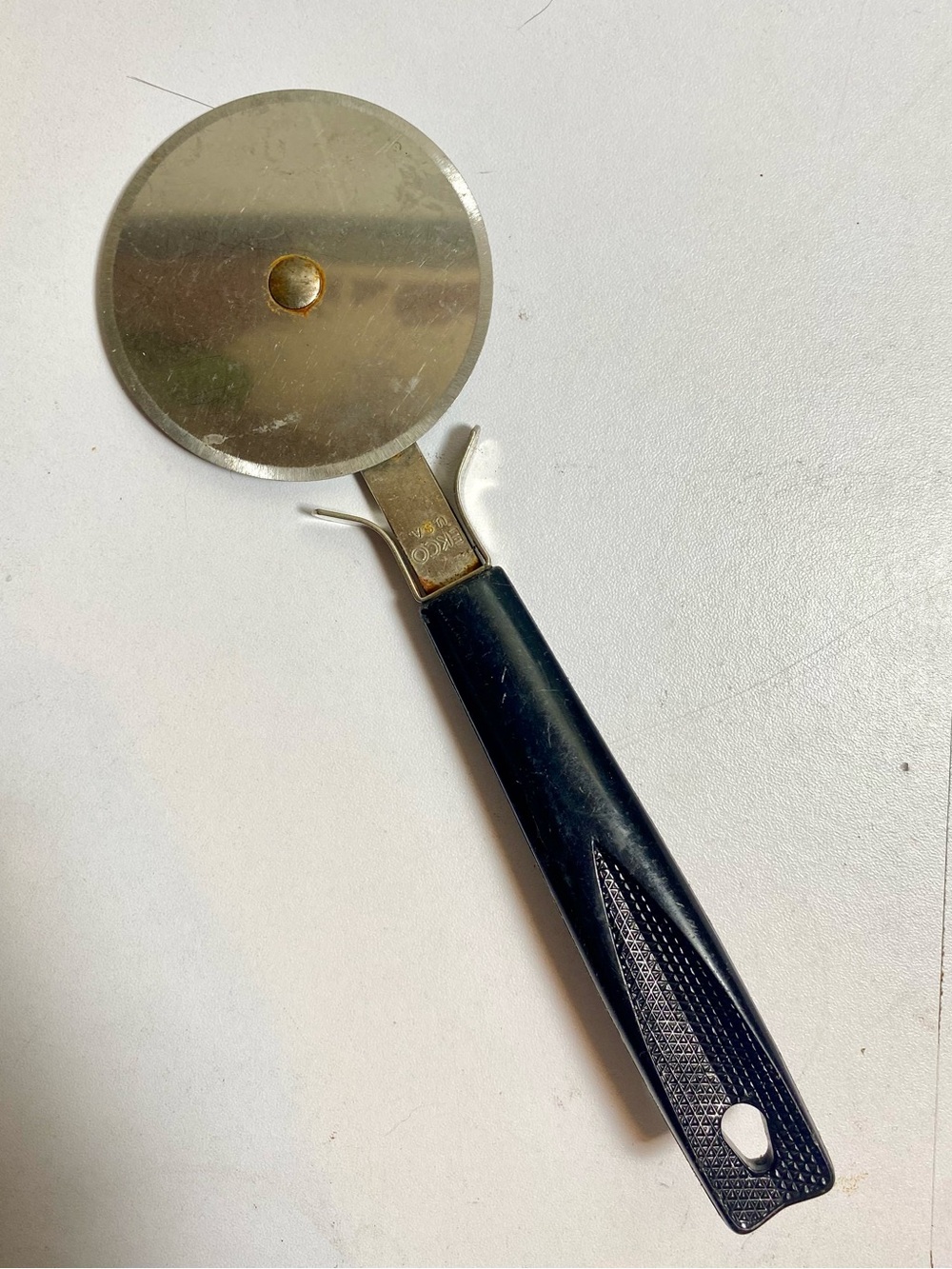 Vintage EKCO USA Pizza Cutter Wheel Black Handle Retro Kitchen Utensil